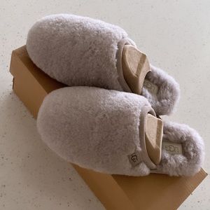 Women’s UGG Fluffette Slippers **NEVER WORN**